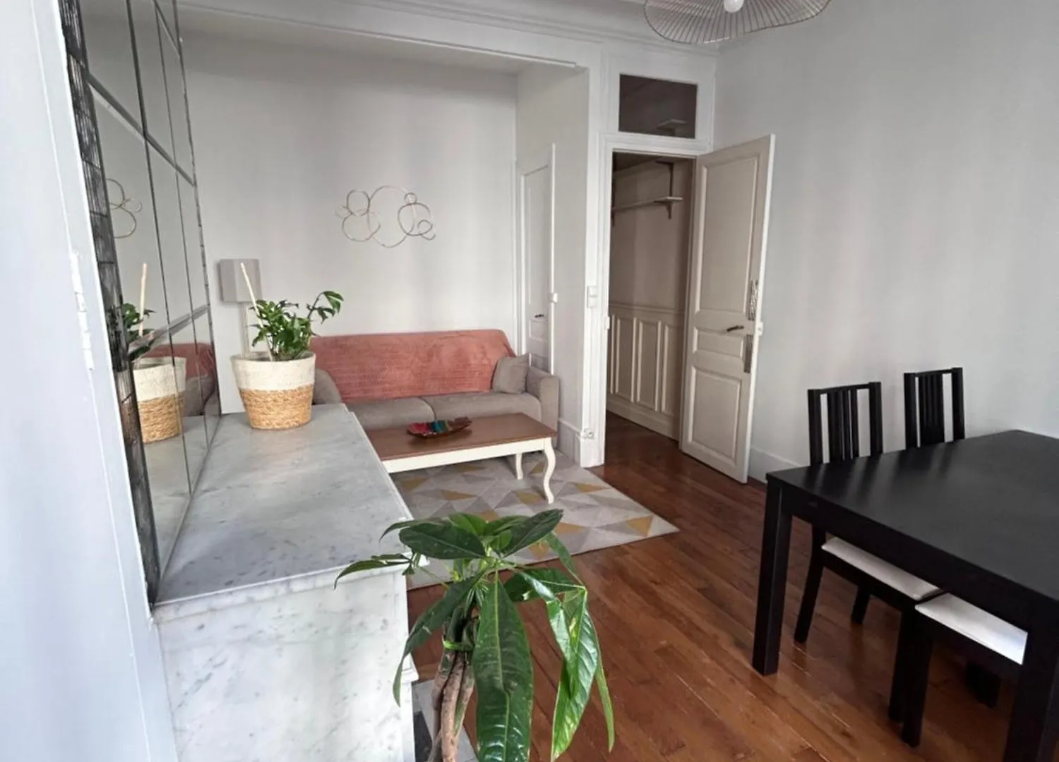 Logement 4 Personnes Porte Saint Martin Paris 0*,  France